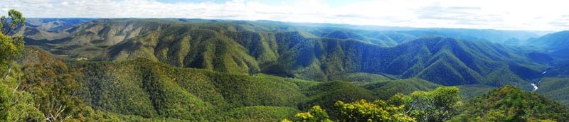 Chaelundi Bluff panorama L.jpg