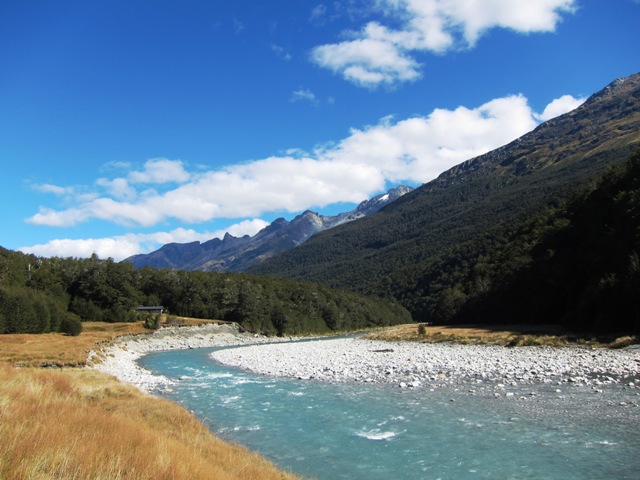 16 Daley's Flats Hut.JPG
