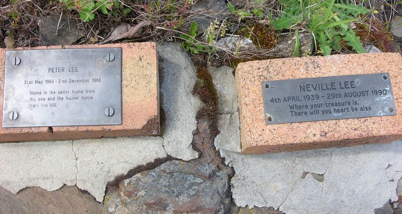 plaques.JPG