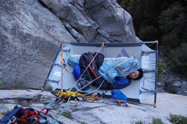 extreme_hanging_tents_640_04.jpg