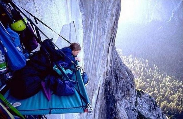 extreme_hanging_tents_640_07.jpg