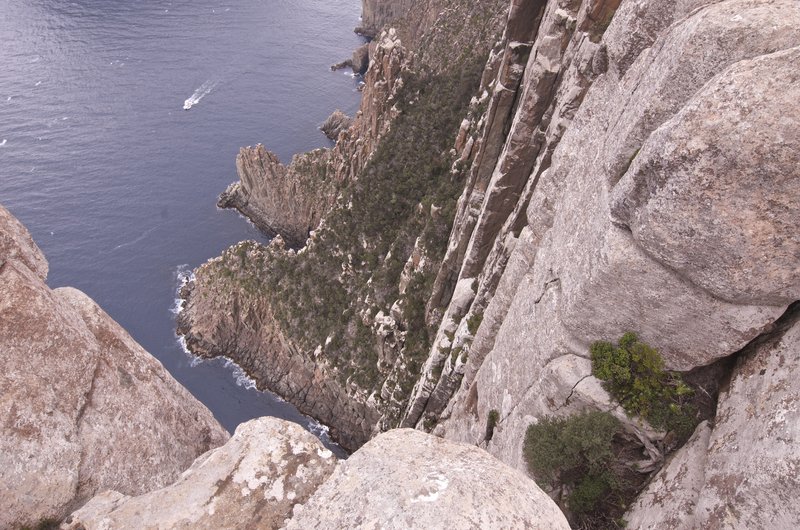 Day 3 - 10 Massive cliffs near Chasm Lookout.jpg