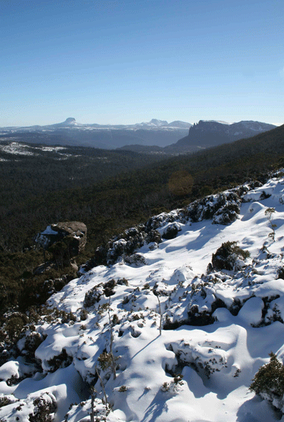 Mt-Oakley-Barn-Bluff-and-Cr.gif