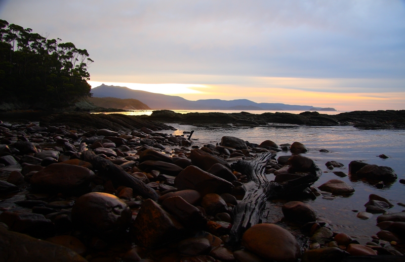 143 Sun rise over Pindars Peak, Little Deadmans Bay 7-3-11.JPG